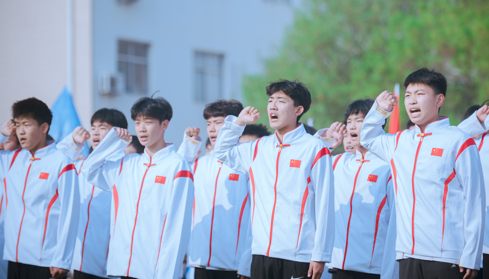 篮球热血青年：年轻球员们用斗志与激情点燃梦想的简单介绍