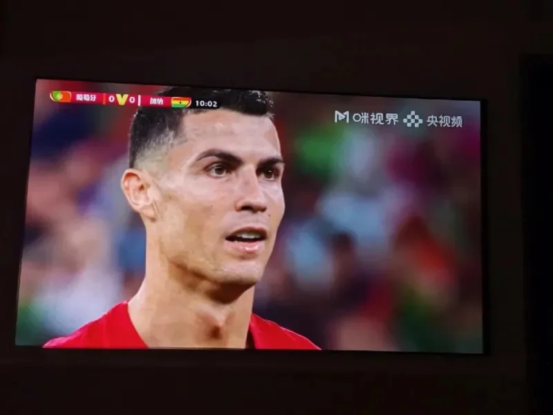 西班牙遭遇挑战，小组出线形势严峻