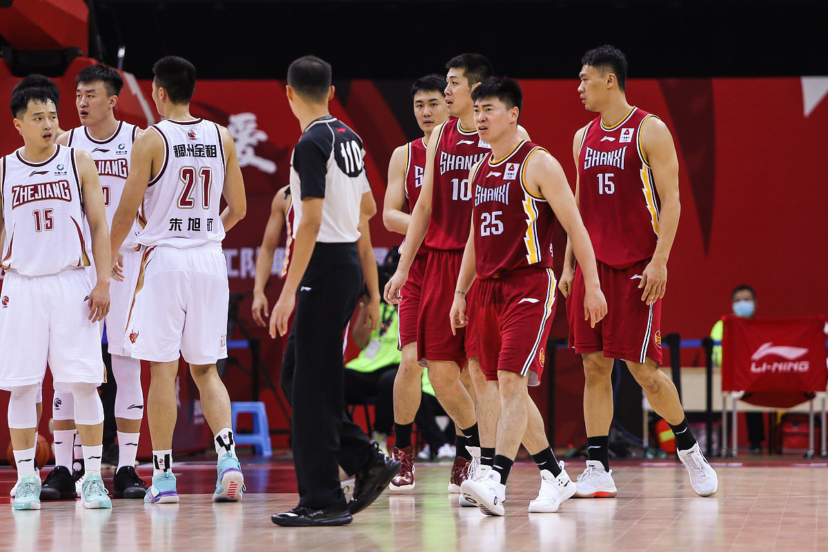 包含新疆队逆转战胜对手，全队欢欣的词条