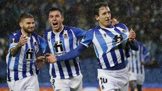 防守稳固扫荡对手，实现半决赛晋级