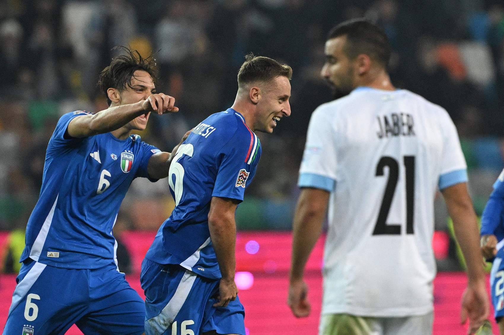 激情燃烧的球场，谁能拔得头筹