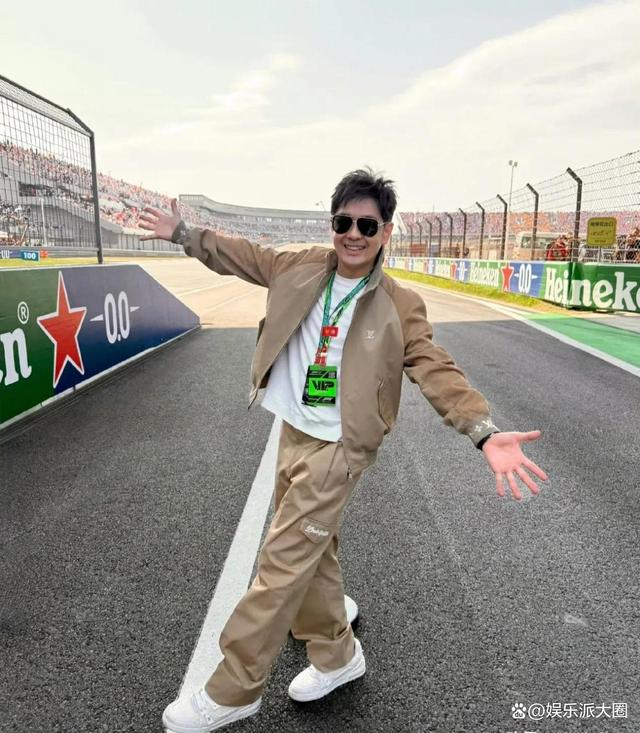 开云APP-群星荟萃球队轮番上场，争夺宝座如火如荼的简单介绍