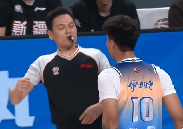 山东队主教练被曝出场辱骂裁判