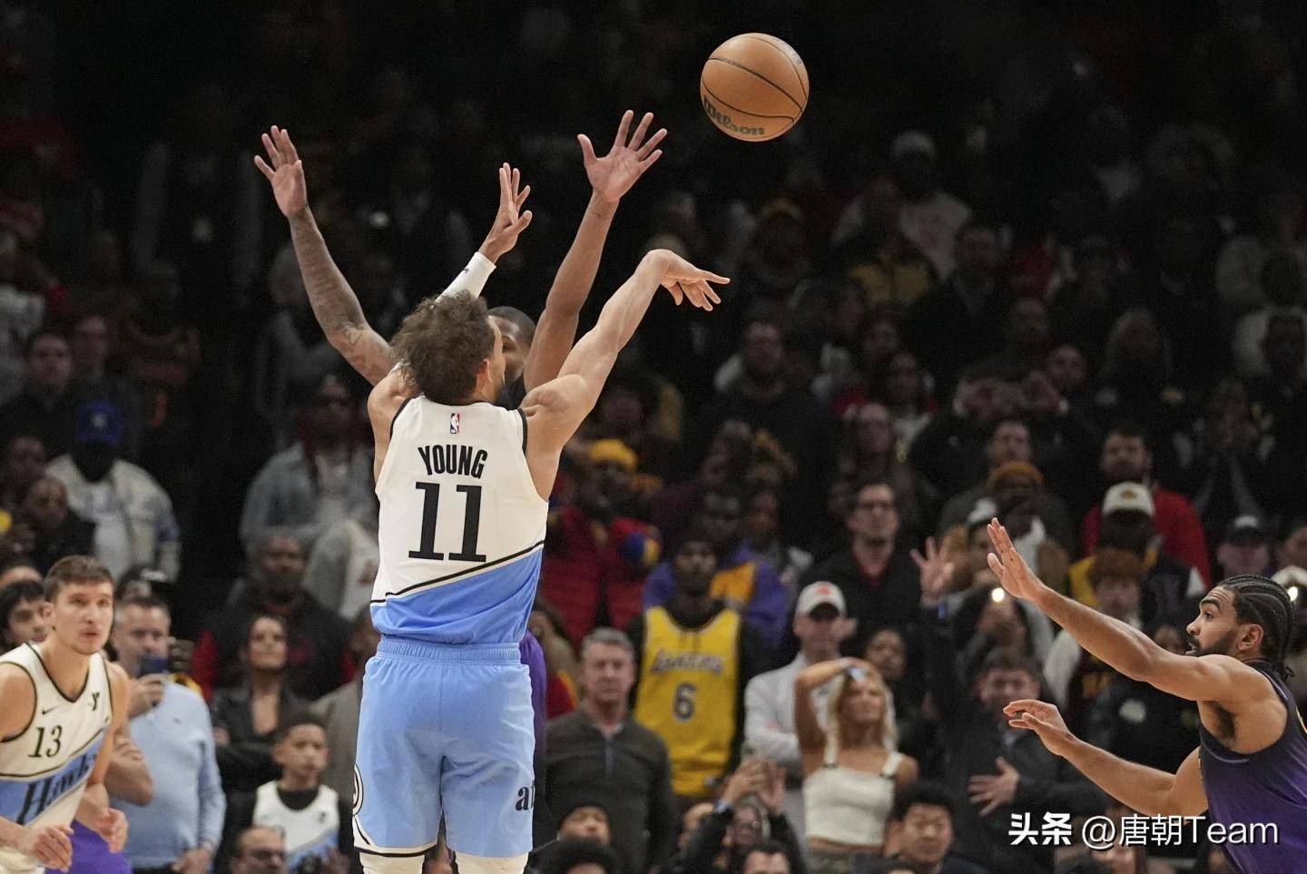 开云体育入口-老鹰惜败湖人，特雷-杨砍下30+10