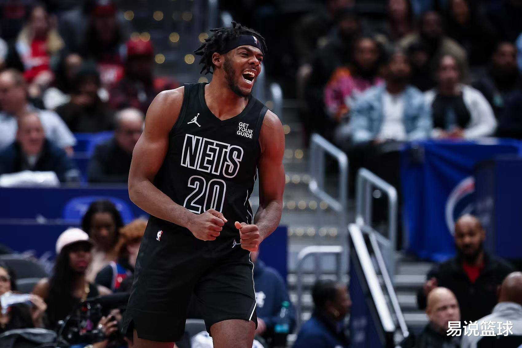 包含NBA交易截止日情报：篮网吸纳保罗，快船送出跳梁小丑的词条