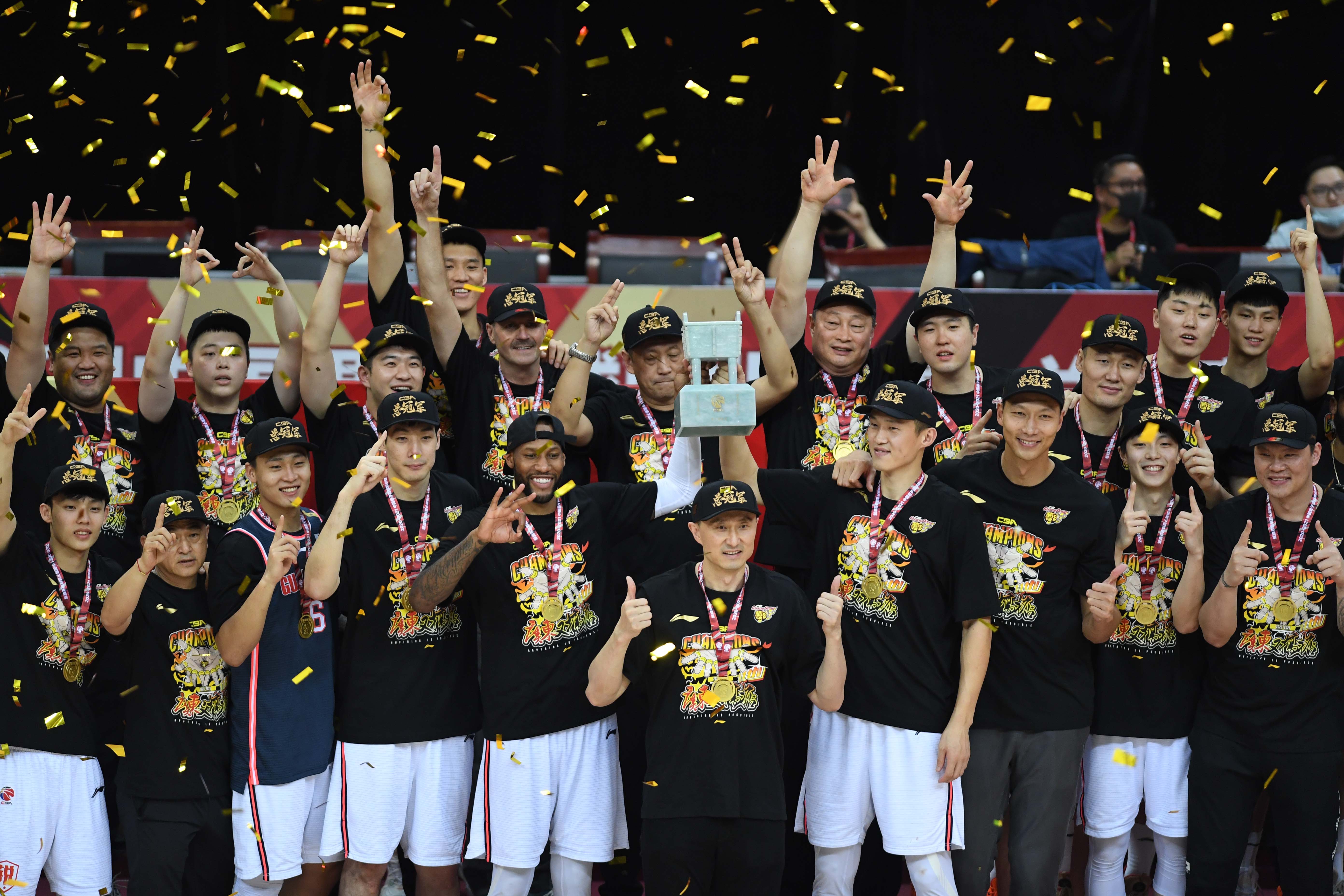 包含广东宏远豪取胜利，实现“凌波微步”赢球的词条