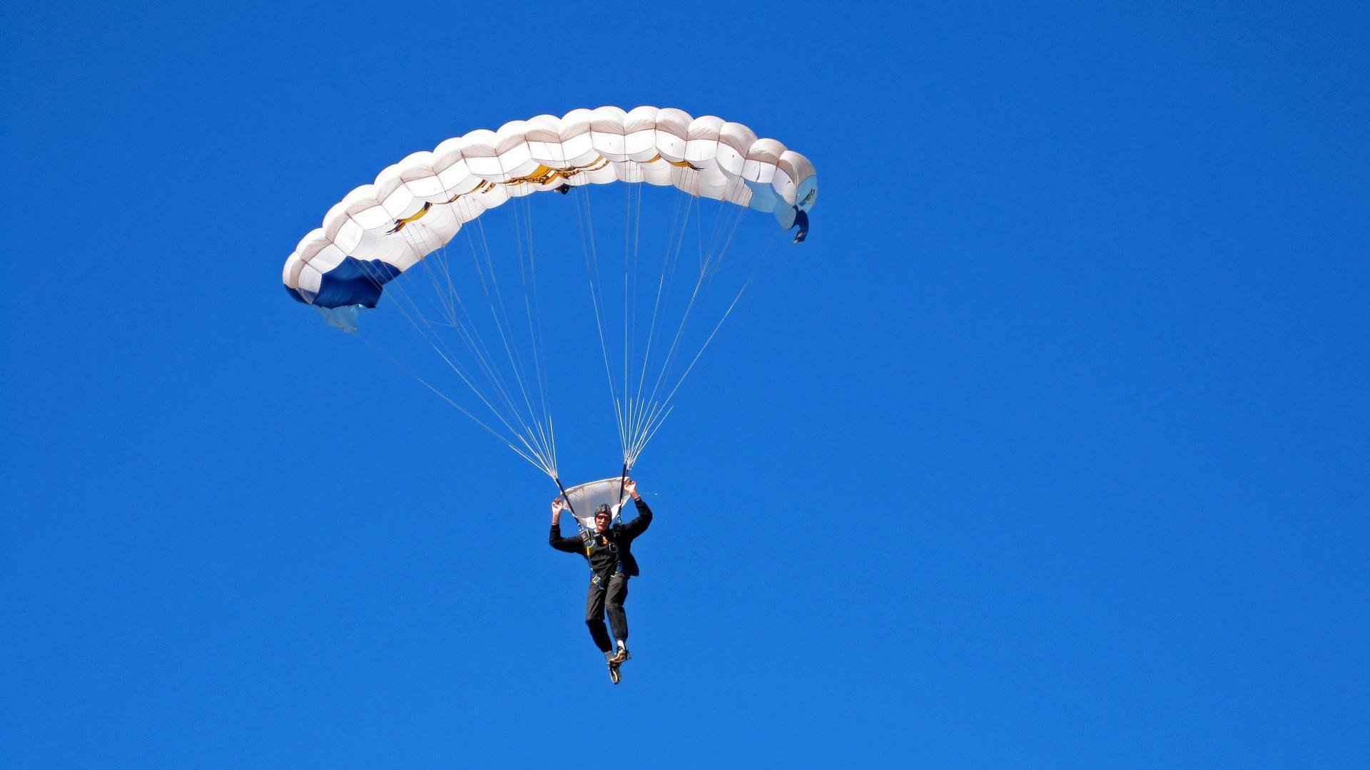 开云体育平台APP-波兰横扫马赛，德布劳内扛起全队，一场隐喻背后的领导力革命